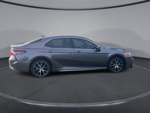 Used 2024 Toyota Camry SE FWD image 9