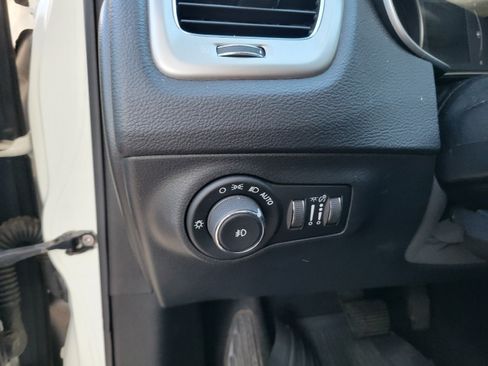 Used 2018 Jeep Compass Latitude w/ Cold Weather Group AWD/4WD image 24