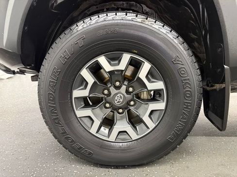 Certified 2023 Toyota Tacoma TRD Off-Road AWD/4WD image 19