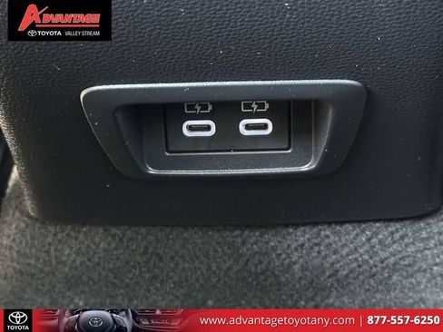 Used 2024 Toyota Corolla Cross AWD Hybrid w/ Moonroof Package image 15