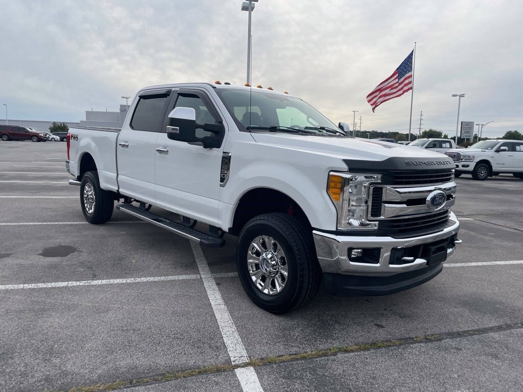 Used 2017 Ford F250 XLT w/ XLT Premium Package AWD/4WD image 9
