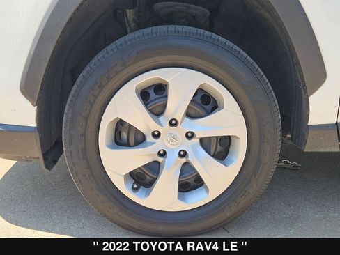 Used 2022 Toyota RAV4 LE FWD image 13