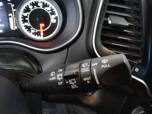 Used 2021 Jeep Cherokee Latitude Plus image 17