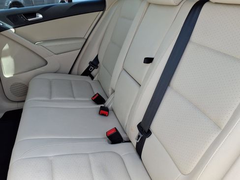 Used 2017 Volkswagen Tiguan S image 6