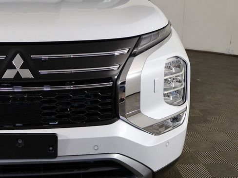 New 2026 Mitsubishi Outlander SE AWD/4WD image 16