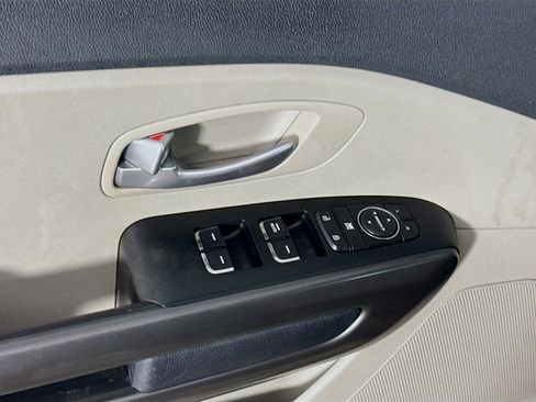 Used 2021 Kia Sedona LX image 23