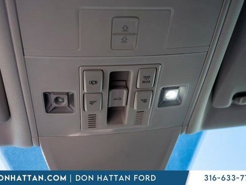 Used 2023 Volkswagen Tiguan SE image 17