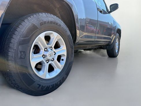 Used 2022 Toyota 4Runner SR5 AWD/4WD image 15