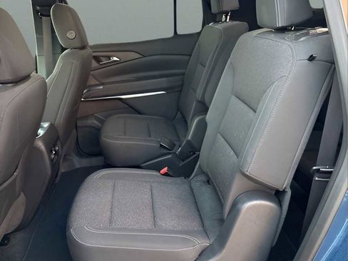 Used 2025 Chevrolet Traverse LT image 12