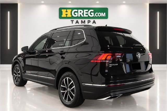 Used 2021 Volkswagen Tiguan SE w/ Panoramic Sunroof Package FWD image 2