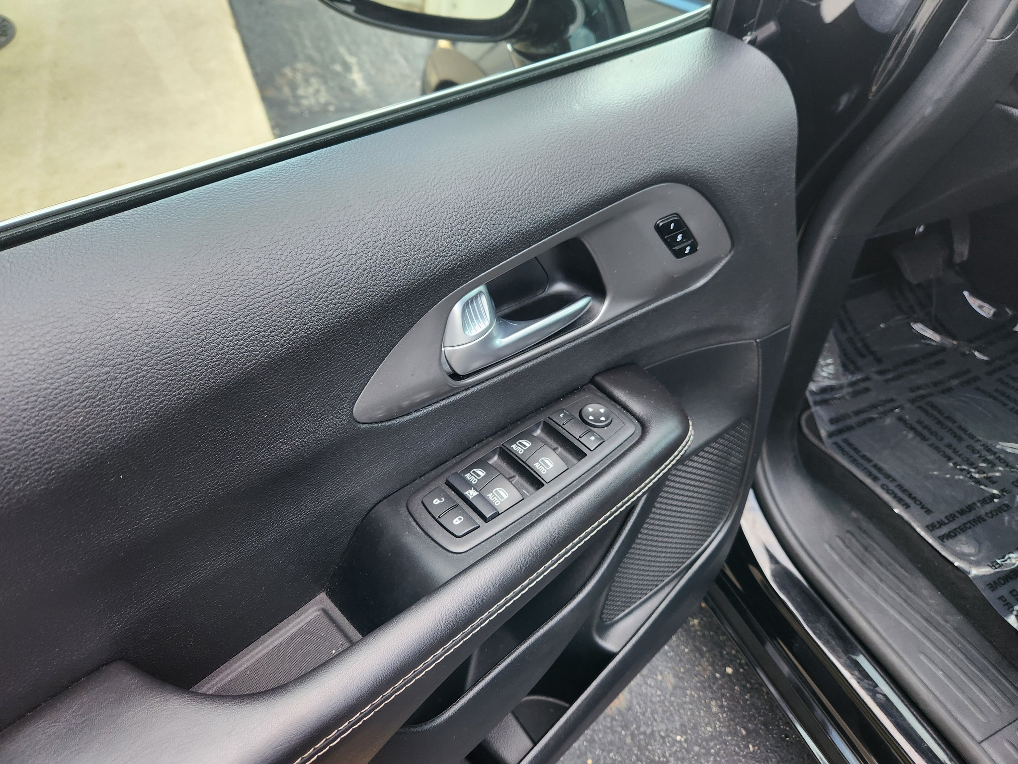 Used 2026 Chrysler Pacifica Select FWD image 27
