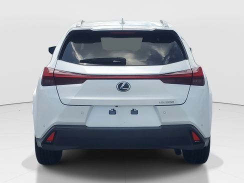 Used 2022 Lexus UX 200 w/ Premium Package FWD image 6