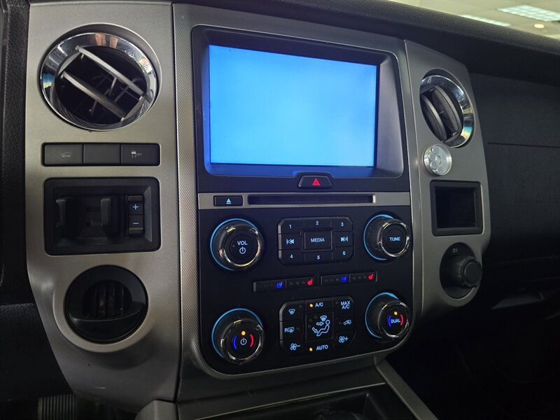 Used 2017 Ford Expedition XLT w/ Equipment Group 202A RWD image 27