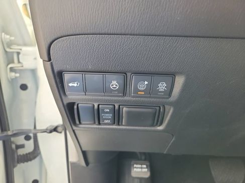 Used 2020 Nissan Armada Platinum w/ Captain's Chairs Package RWD image 23