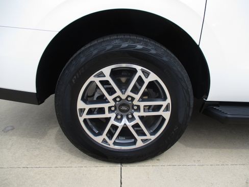 Used 2025 Ford Expedition Max Active AWD/4WD image 14