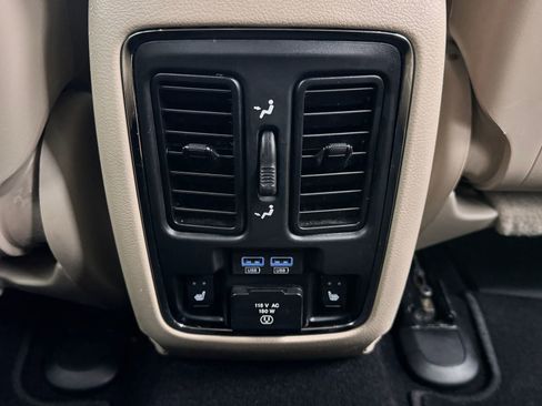 Used 2021 Jeep Grand Cherokee Limited w/ Luxury Group II image 24