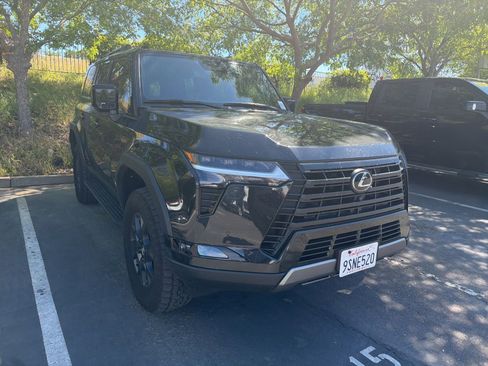 Used 2025 Lexus GX 550 image 3