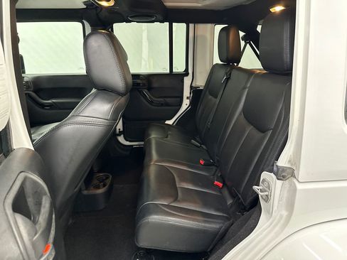 Used 2014 Jeep Wrangler Unlimited Sahara AWD/4WD image 17