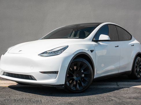 Used 2020 Tesla Model Y Long Range AWD/4WD image 1