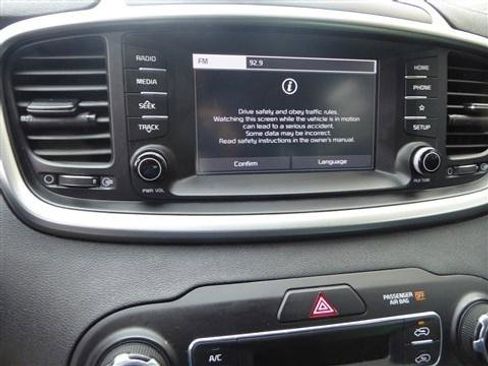 Used 2020 Kia Sorento LX w/ LX I4 Convenience Package FWD image 10