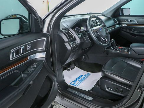 Used 2018 Ford Explorer Limited w/ Ford Safe & Smart Package AWD/4WD image 3