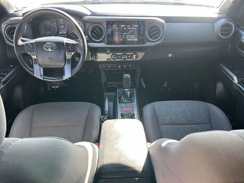 Used 2018 Toyota Tacoma TRD Sport w/ Technology Package image 18