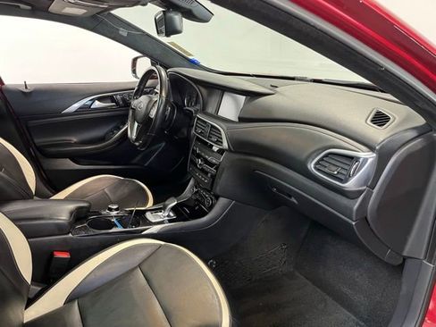 Used 2018 INFINITI QX30 Sport w/ Sport Leather Package FWD image 11