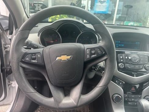 Used 2013 Chevrolet Cruze LS FWD image 11