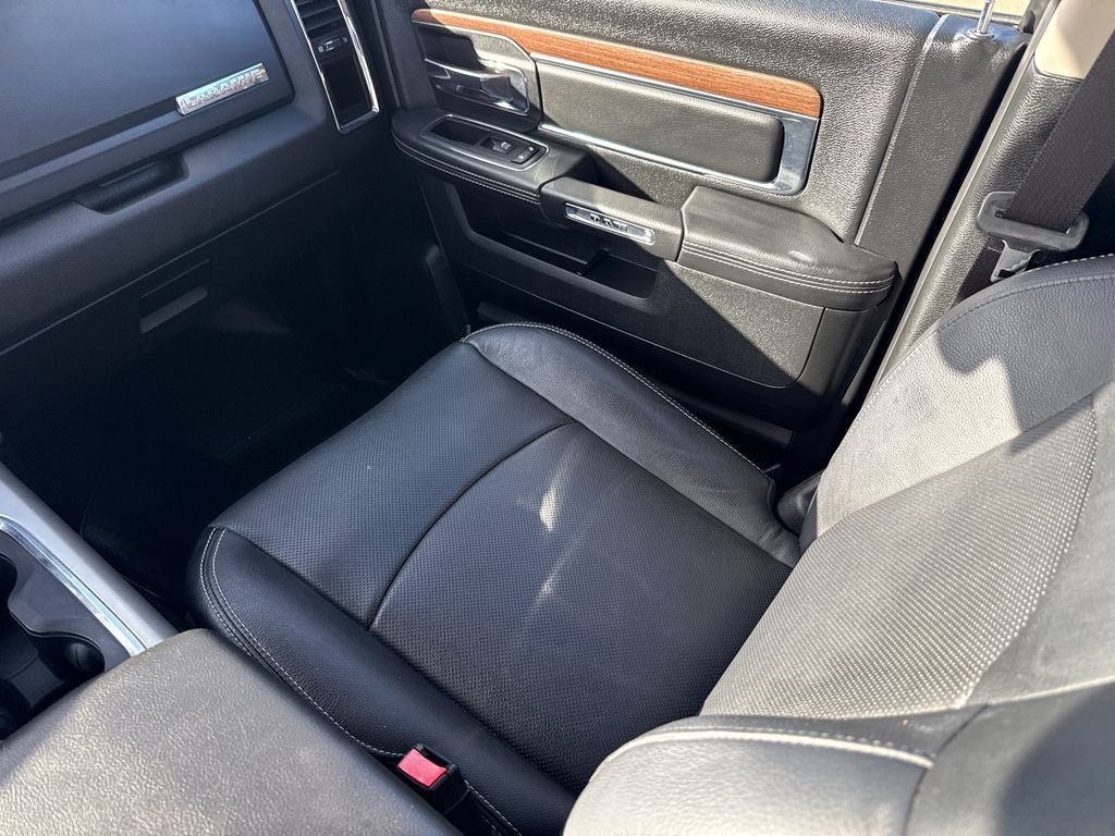 Used 2017 RAM 1500 Laramie w/ Convenience Group AWD/4WD image 16