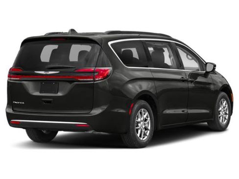 Used 2022 Chrysler Pacifica Pinnacle FWD image 2