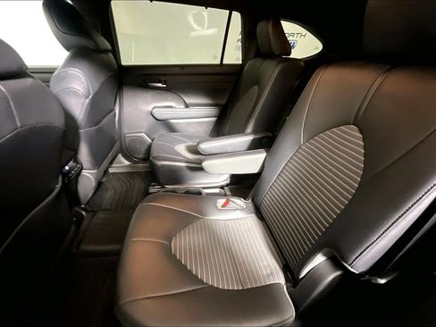 Used 2021 Toyota Highlander XSE FWD image 21