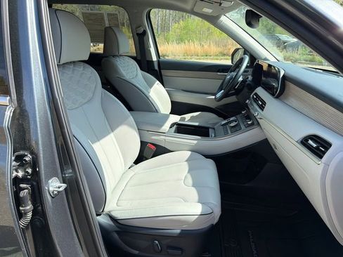 Used 2022 Hyundai Palisade Limited w/ Winter Package FWD image 13