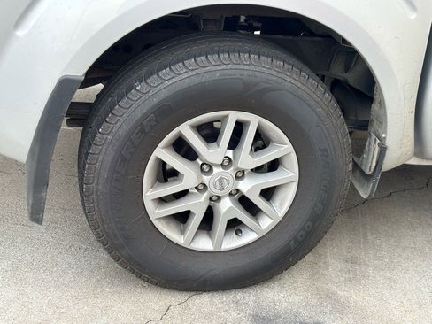 Used 2020 Nissan Frontier SV w/ SV Utility Package image 5