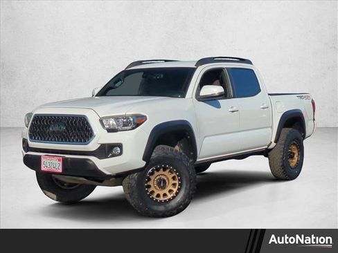 Used 2018 Toyota Tacoma TRD Off-Road w/ Technology Package image 1