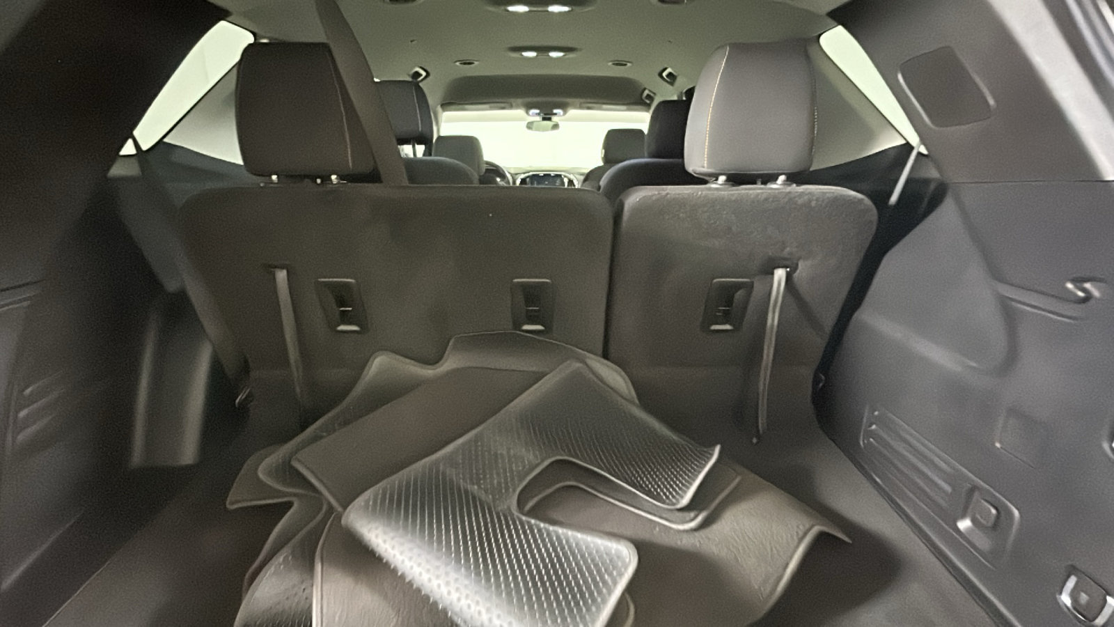 Used 2021 Chevrolet Traverse LT FWD image 33