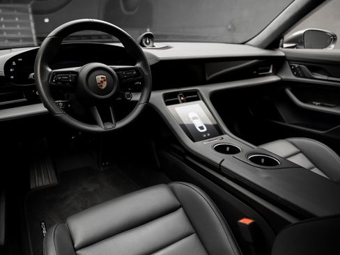 Used 2023 Porsche Taycan GTS image 2