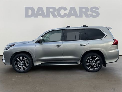 Used 2021 Lexus LX 570 4WD w/ Luxury Package image 3