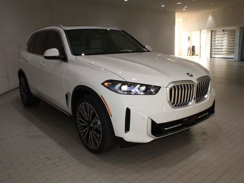 Used 2026 BMW X5 sDrive40i image 7