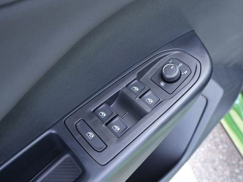 Used 2026 Volkswagen Taos SE image 13