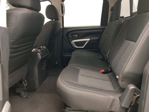 Used 2018 Nissan Titan SV w/ SV Convenience Package image 18