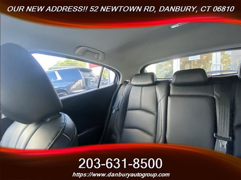 Used 2018 MAZDA MAZDA3 Touring FWD image 16