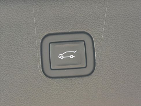 Certified 2023 Buick Enclave Avenir w/ Avenir Technology Package FWD image 19