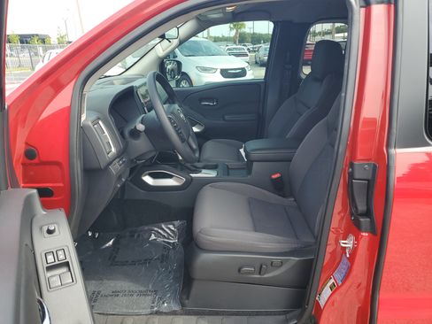Certified 2025 Nissan Frontier SV RWD image 11