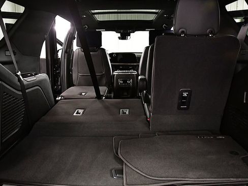 Used 2025 Chevrolet Tahoe High Country AWD/4WD image 30