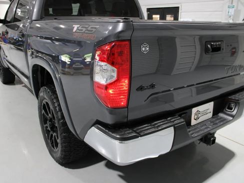 Used 2018 Toyota Tundra SR5 w/ SR5 Upgrade Package AWD/4WD image 17
