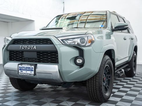 Used 2022 Toyota 4Runner TRD Off-Road Premium w/ Moonroof Package AWD/4WD image 3