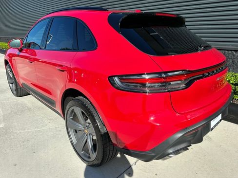 Certified 2026 Porsche Macan AWD/4WD image 3
