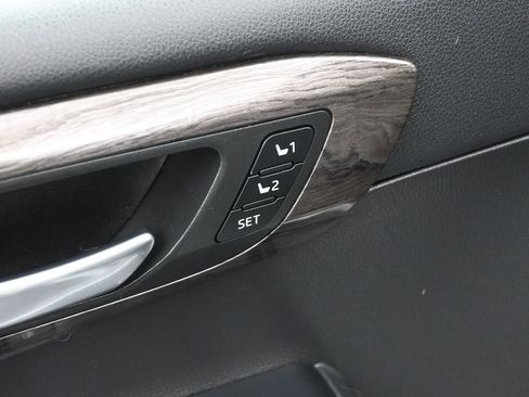 Used 2022 Toyota Highlander Platinum image 10