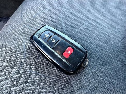 Used 2024 Toyota RAV4 XLE FWD image 35