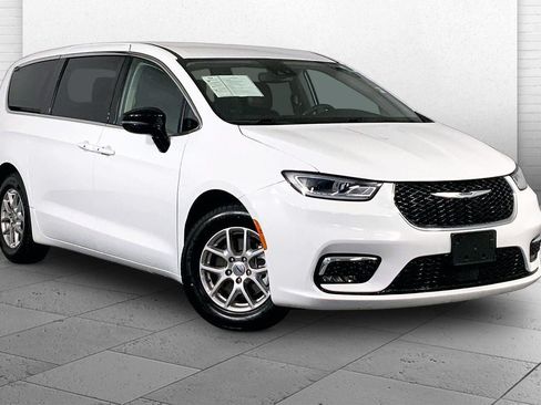 Used 2024 Chrysler Pacifica Touring-L FWD image 1